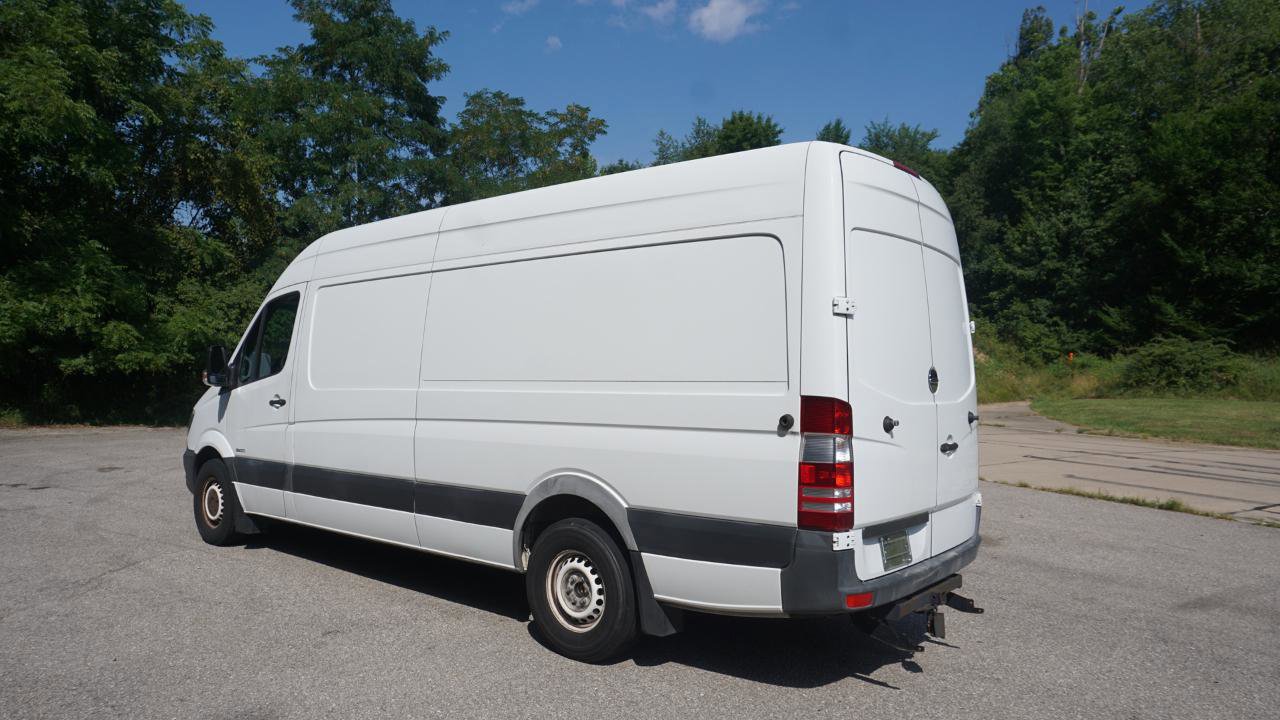 Used 2016 Freightliner Sprinter 2500 RWD image 3