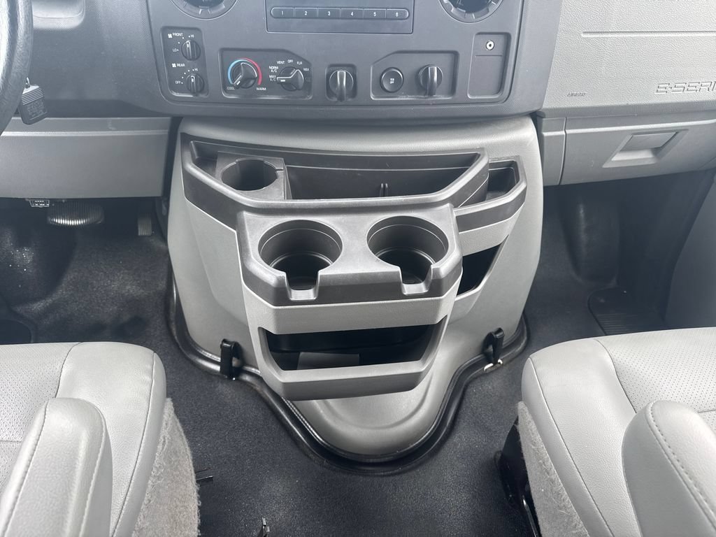 Used 2014 Ford E-250 and Econoline 250 Extended w/ Power Group RWD image 19
