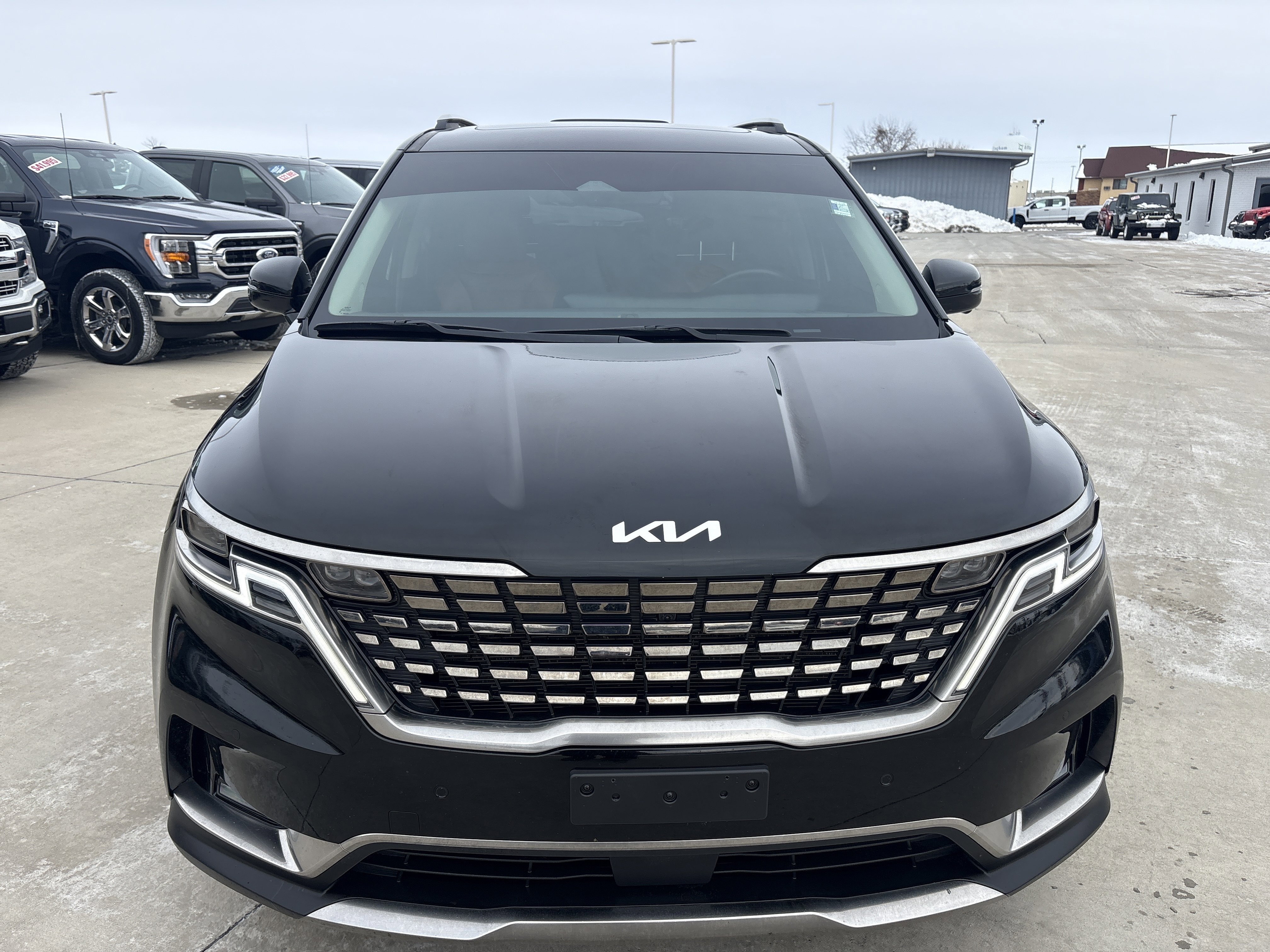 Used 2024 Kia Carnival SX Prestige image 2