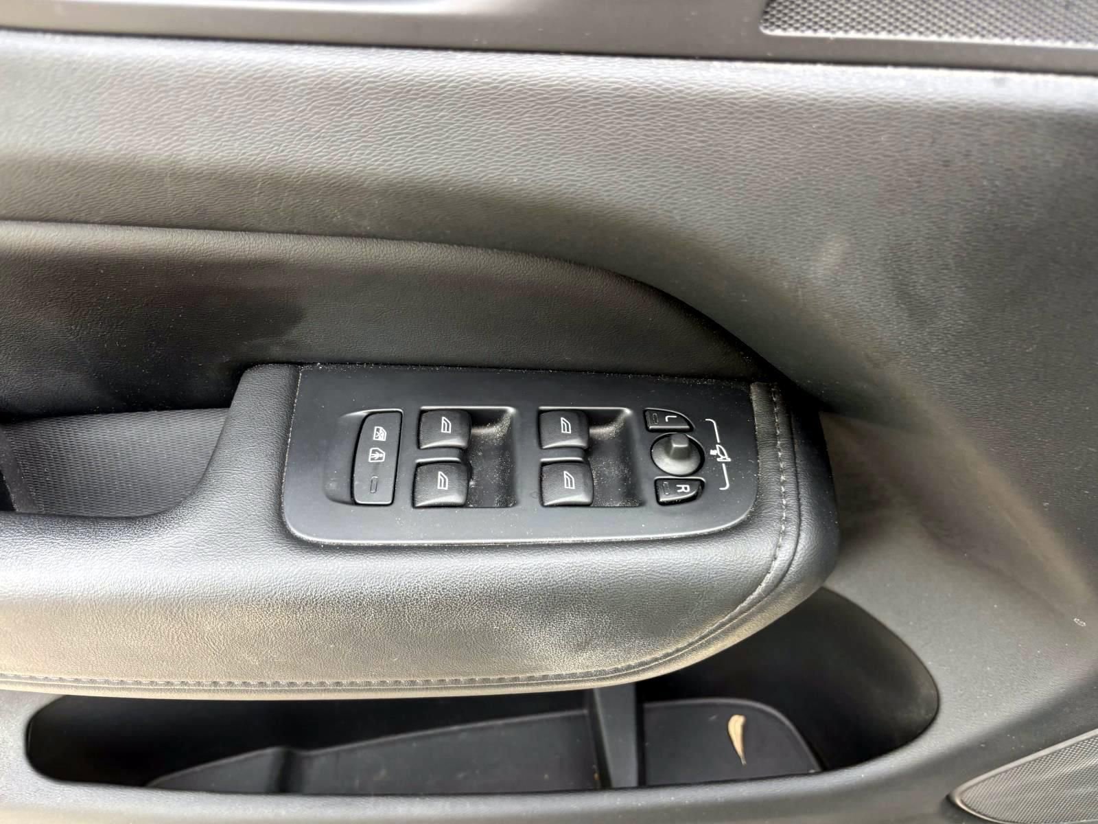 Used 2023 Volvo XC60 B5 Plus w/ Climate Package image 13