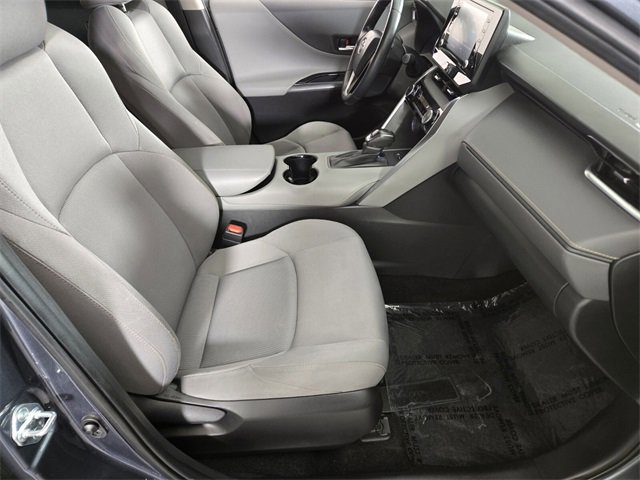 Used 2022 Toyota Venza LE image 19