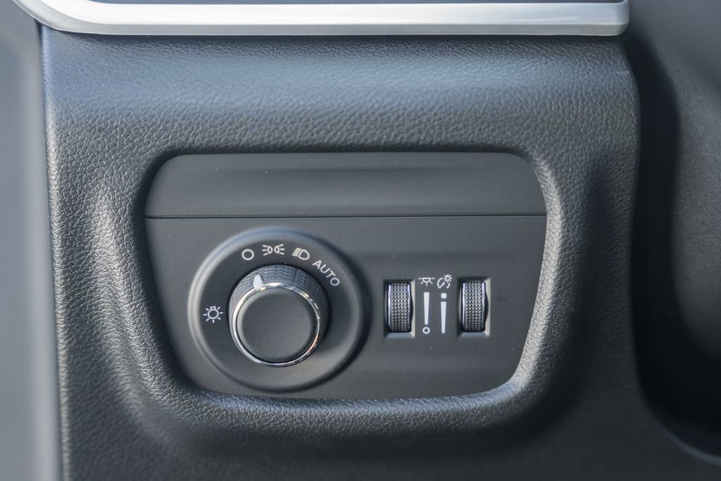 New 2025 Jeep Grand Cherokee Laredo X w/ Luxury Tech Group I image 37