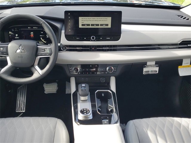 New 2025 Mitsubishi Outlander AWD image 16