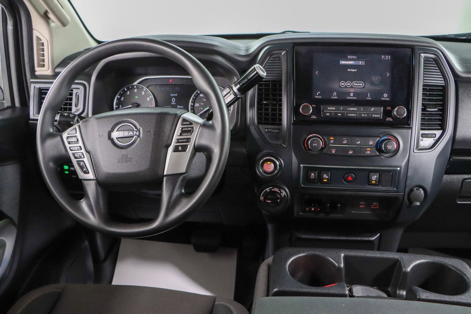 Used 2023 Nissan Titan SV image 18