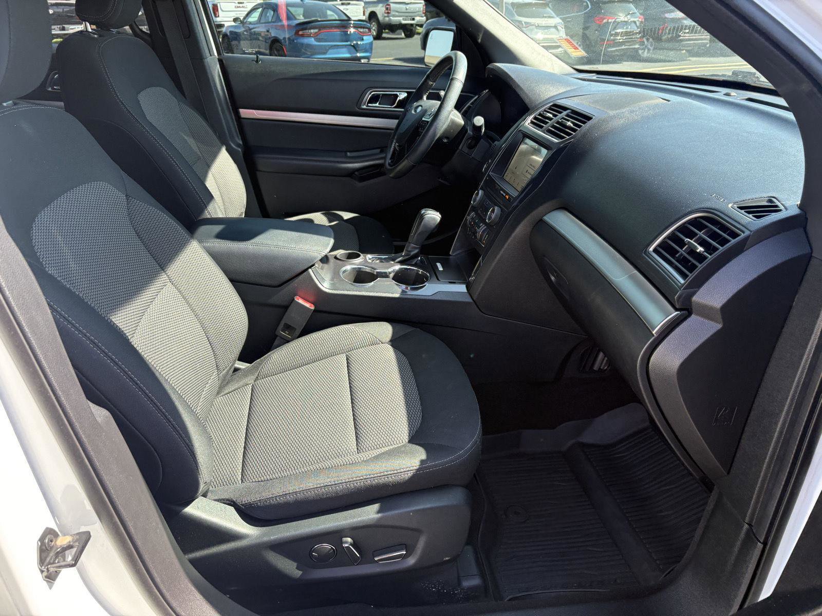 Used 2018 Ford Explorer XLT w/ Equipment Group 201A image 20