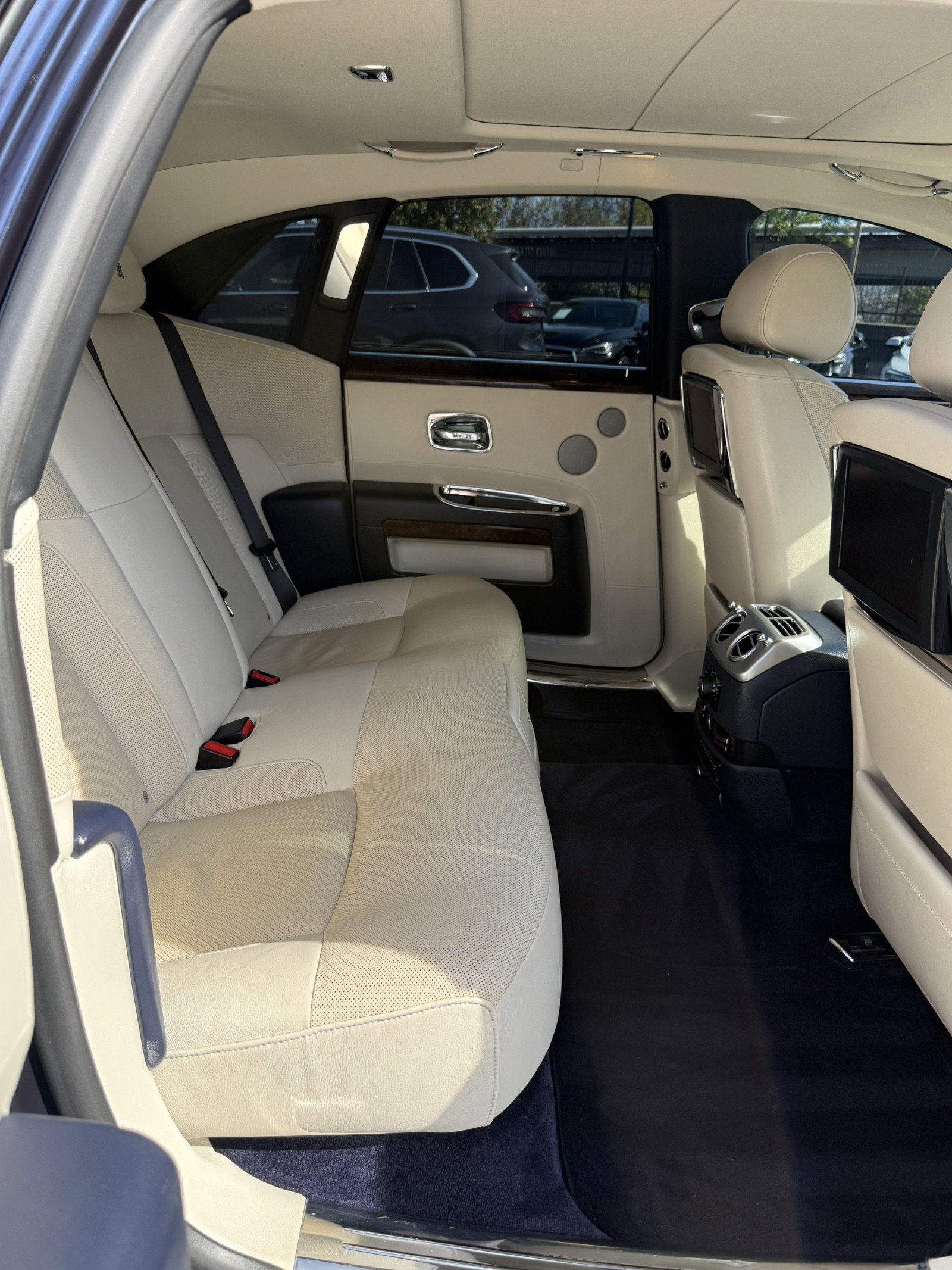 Used 2012 Rolls-Royce Ghost image 22