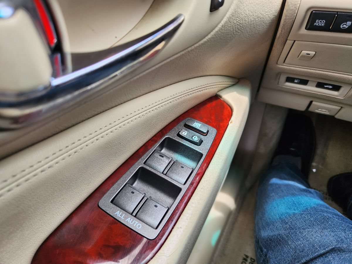 Used 2010 Lexus LS 460 RWD image 27