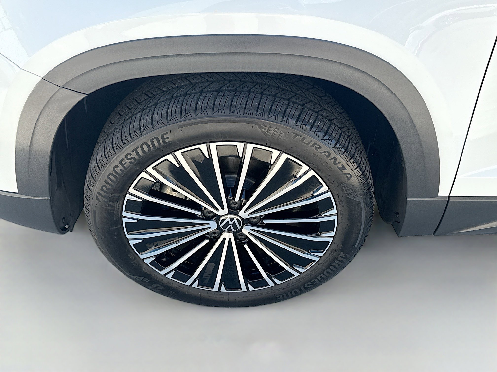 Used 2025 Volkswagen Taos SE image 38