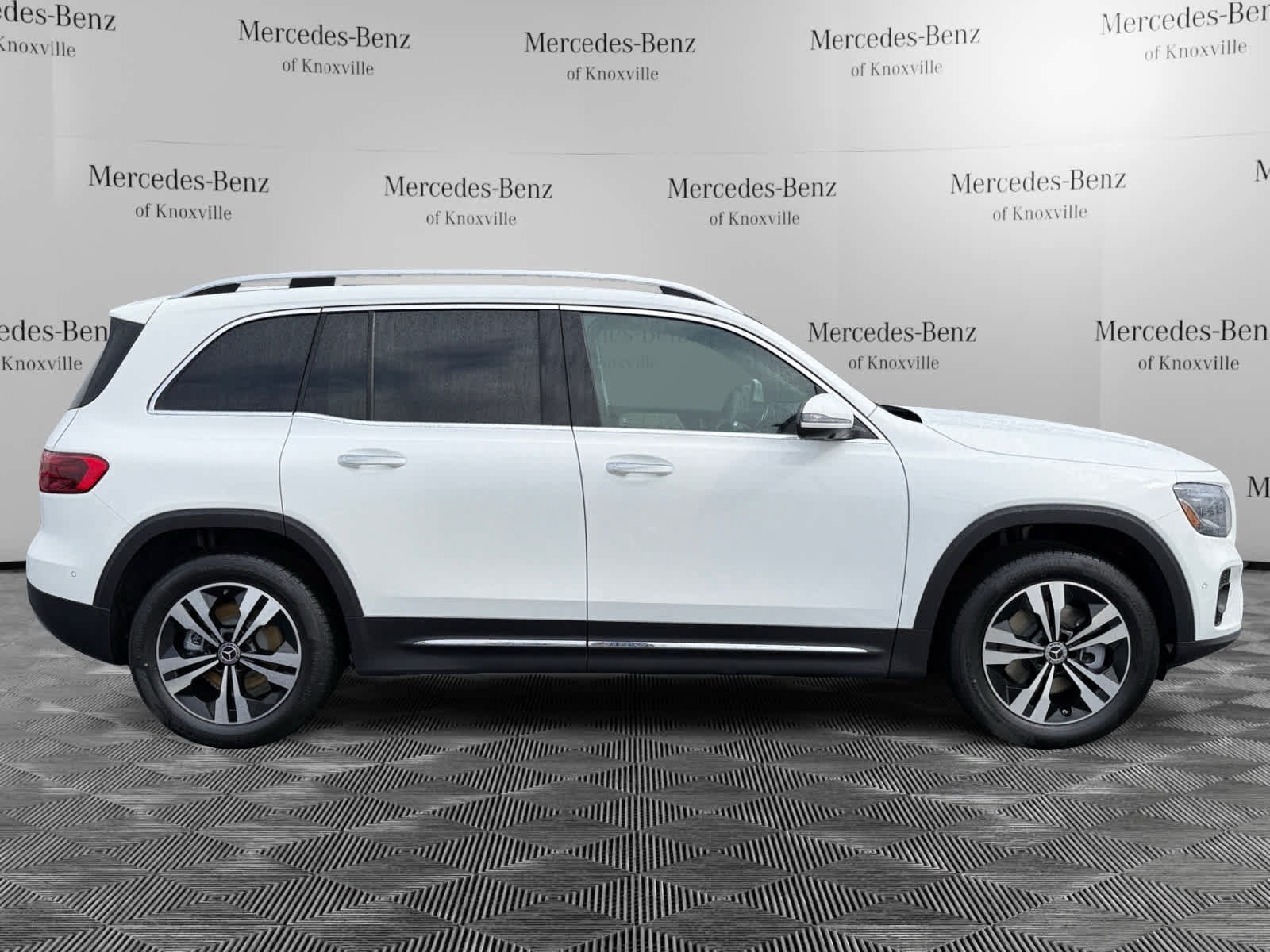 Used 2026 Mercedes-Benz GLB 250 4MATIC image 6