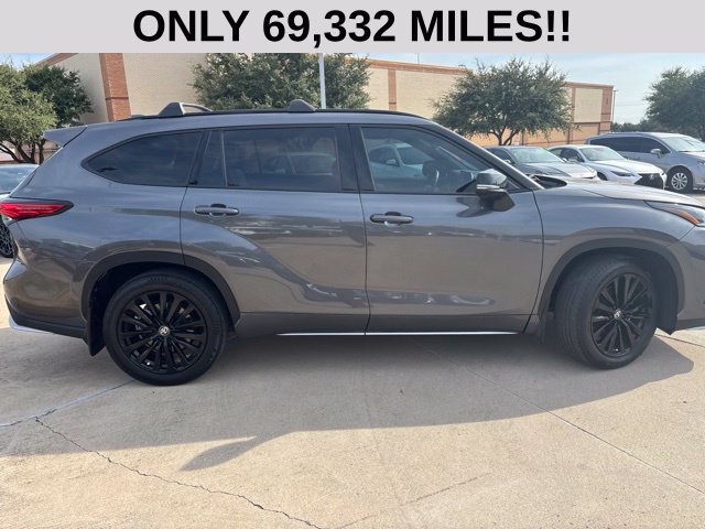 Used 2023 Toyota Highlander XSE FWD image 2