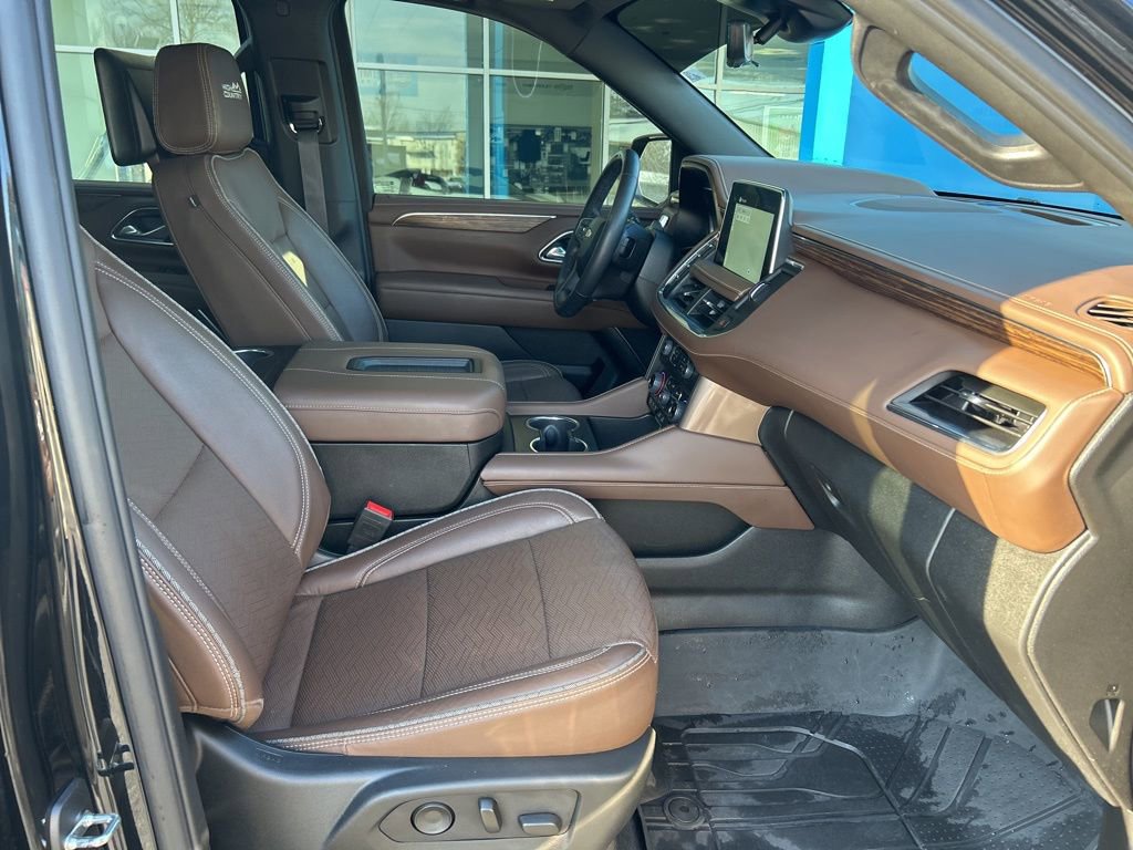 Used 2024 Chevrolet Suburban High Country w/ Advanced Technology Package image 18