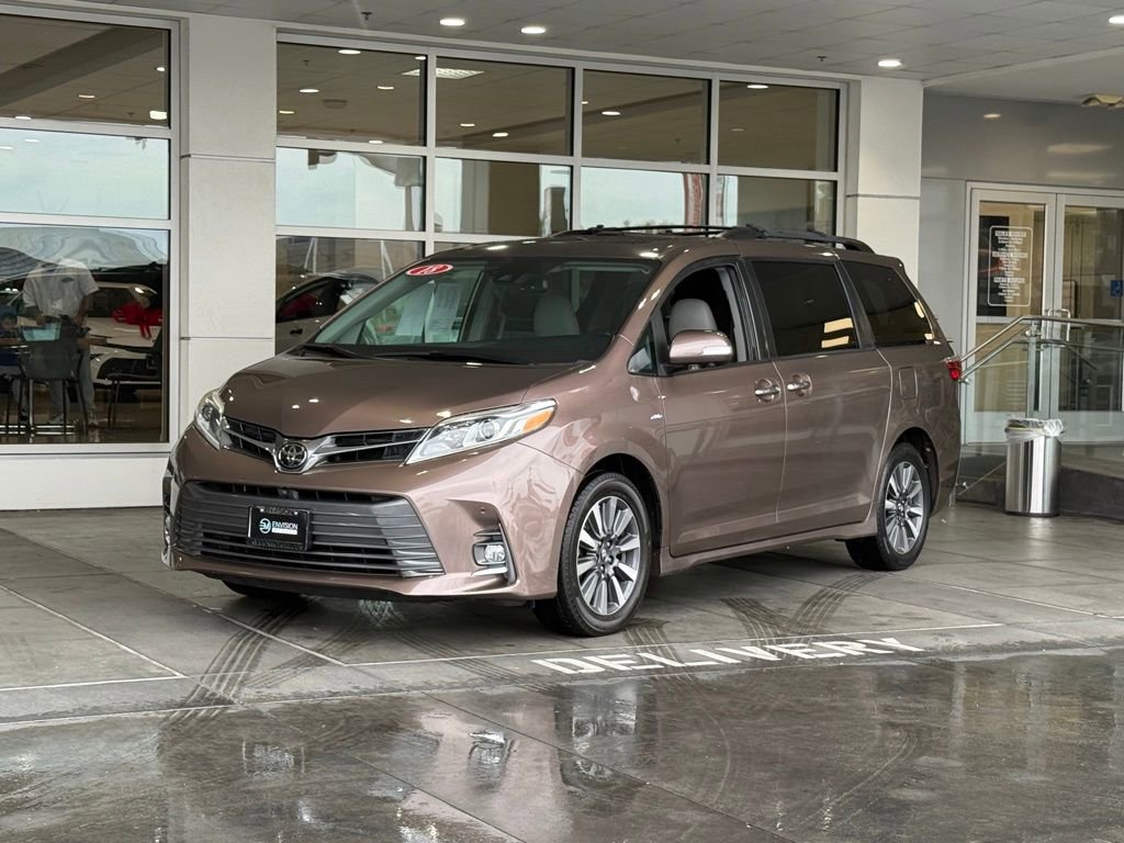 Used 2018 Toyota Sienna Limited Premium w/ Carpet Mat Package image 2