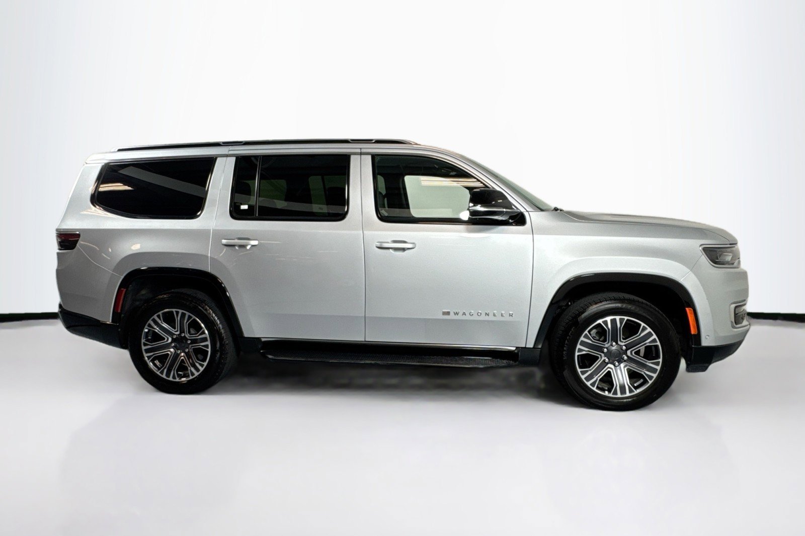 Used 2023 Jeep Wagoneer Series II image 4