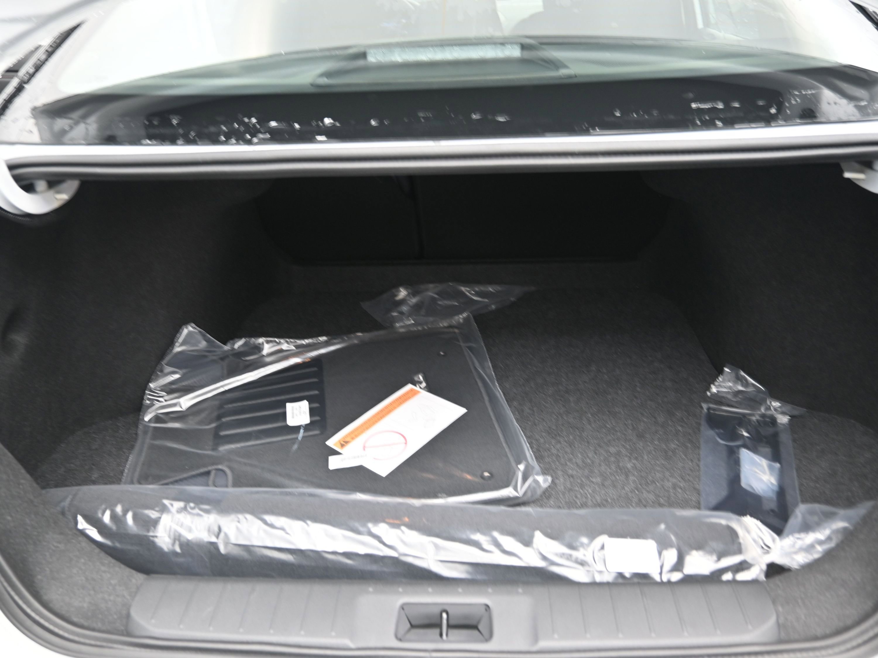 New 2025 Nissan Sentra SR w/ Midnight Edition image 18