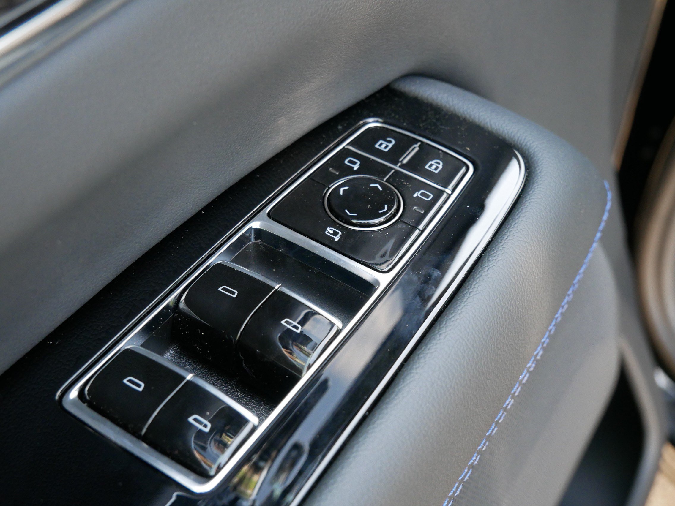 Used 2026 Cadillac Escalade IQ Sport 1 w/ LPO, Floor Liner Package AWD/4WD image 16