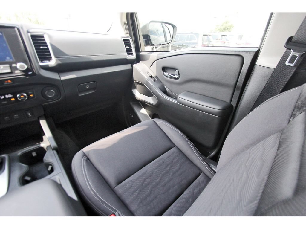 Used 2023 Nissan Frontier SV w/ SV Convenience Package AWD/4WD image 8