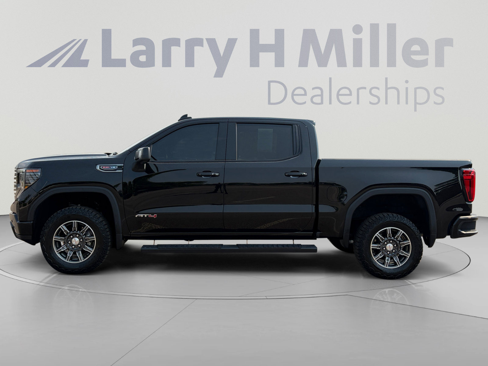 Used 2025 GMC Sierra 1500 AT4 AWD/4WD image 3