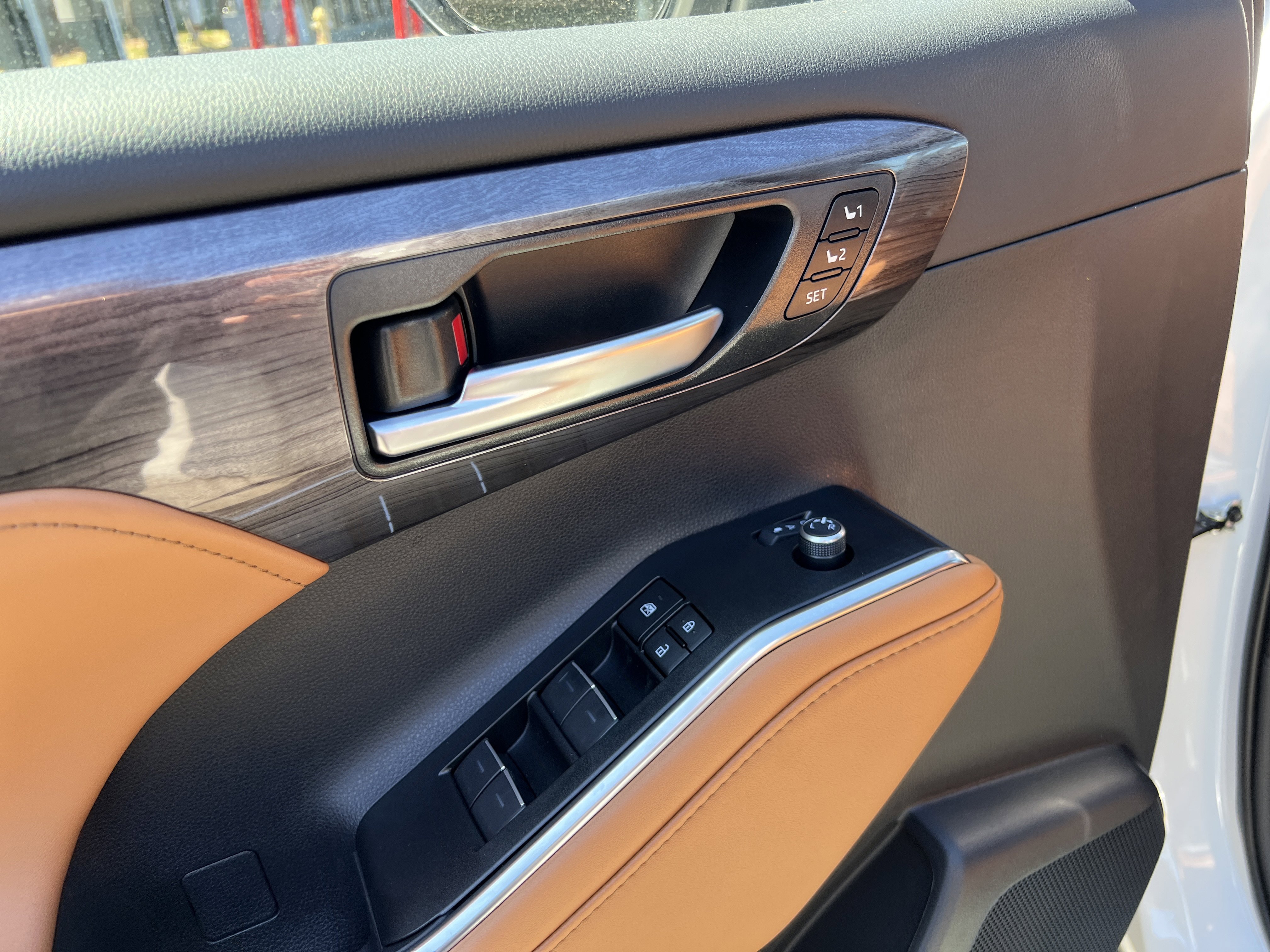 New 2026 Toyota Highlander Platinum image 10