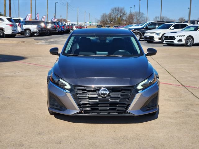 Used 2024 Nissan Altima 2.5 SV image 2