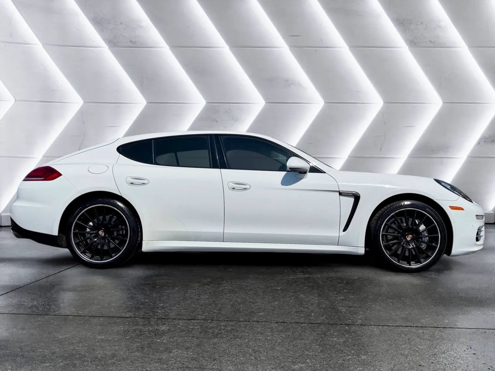 Used 2015 Porsche Panamera 4S AWD/4WD image 4
