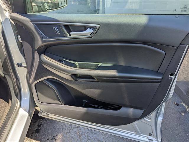 Used 2020 Ford Edge SE FWD image 17