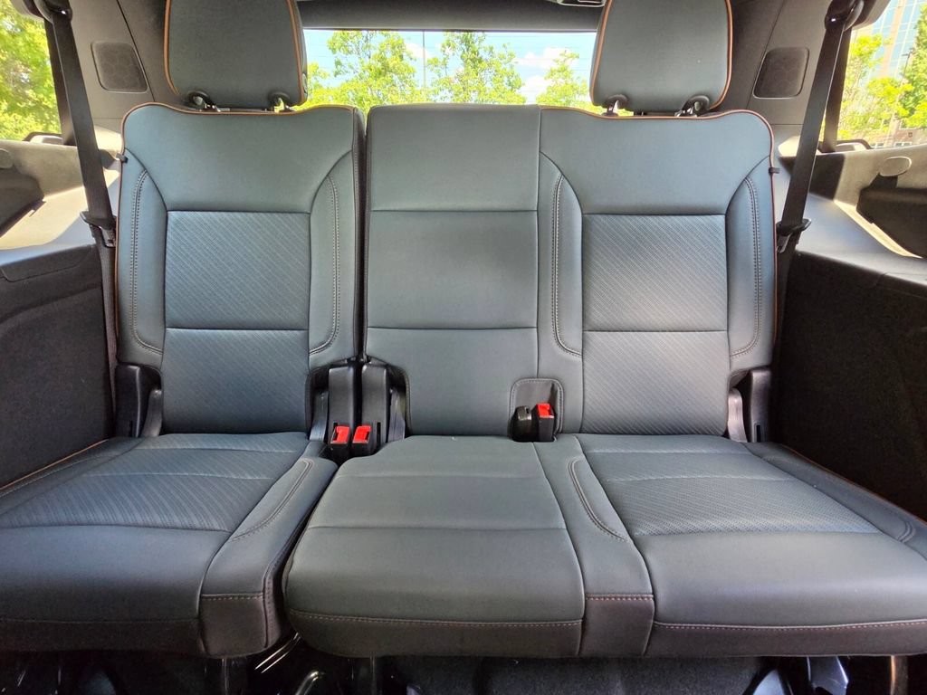 Used 2025 GMC Yukon AT4 w/ AT4 Premium Package AWD/4WD image 16