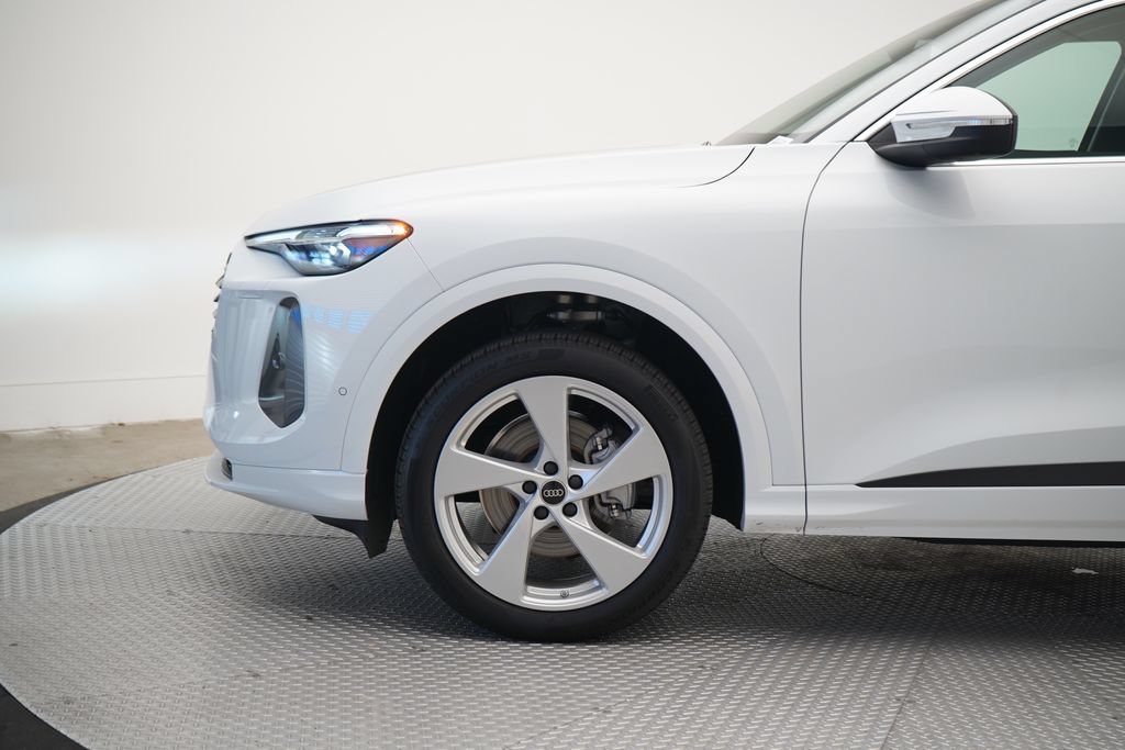 Used 2025 Audi Q5 Premium Plus w/ Premium Plus AWD/4WD image 2