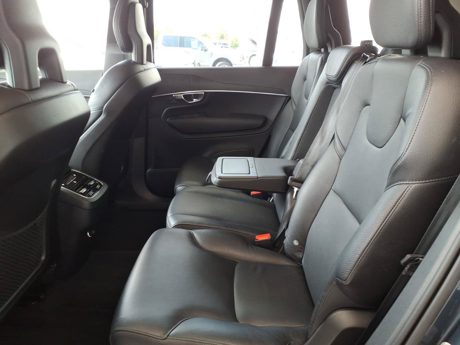 Used 2020 Volvo XC90 T6 Momentum AWD/4WD image 16