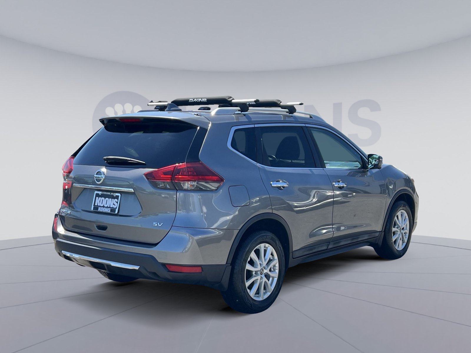 Used 2018 Nissan Rogue SV w/ Premium Package FWD image 11