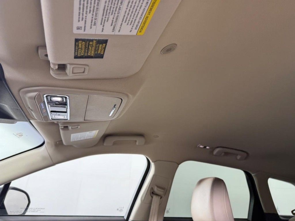 Used 2023 Lincoln Corsair Reserve w/ Jet Appearance Package image 11