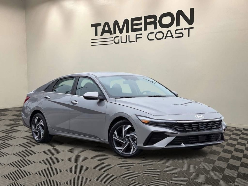 Used 2025 Hyundai Elantra SEL image 1