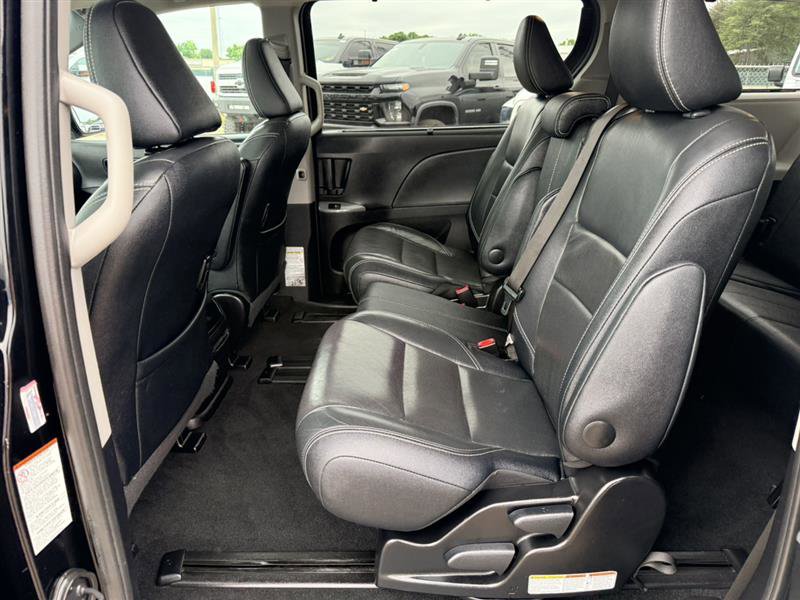 Used 2016 Toyota Sienna SE w/ SE Preferred Package FWD image 20