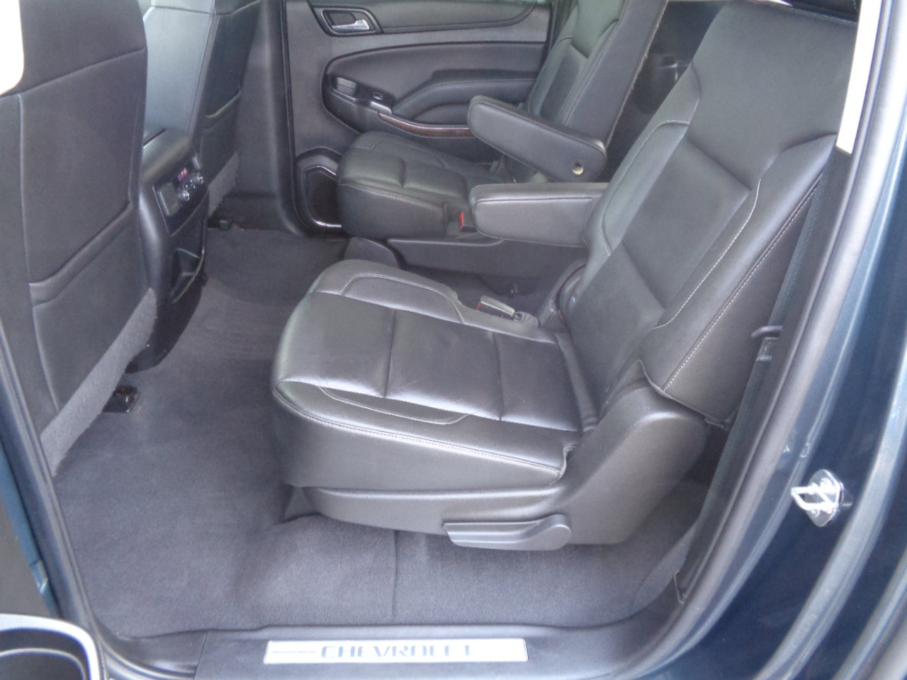 Used 2019 Chevrolet Suburban LT w/ Luxury Package image 23