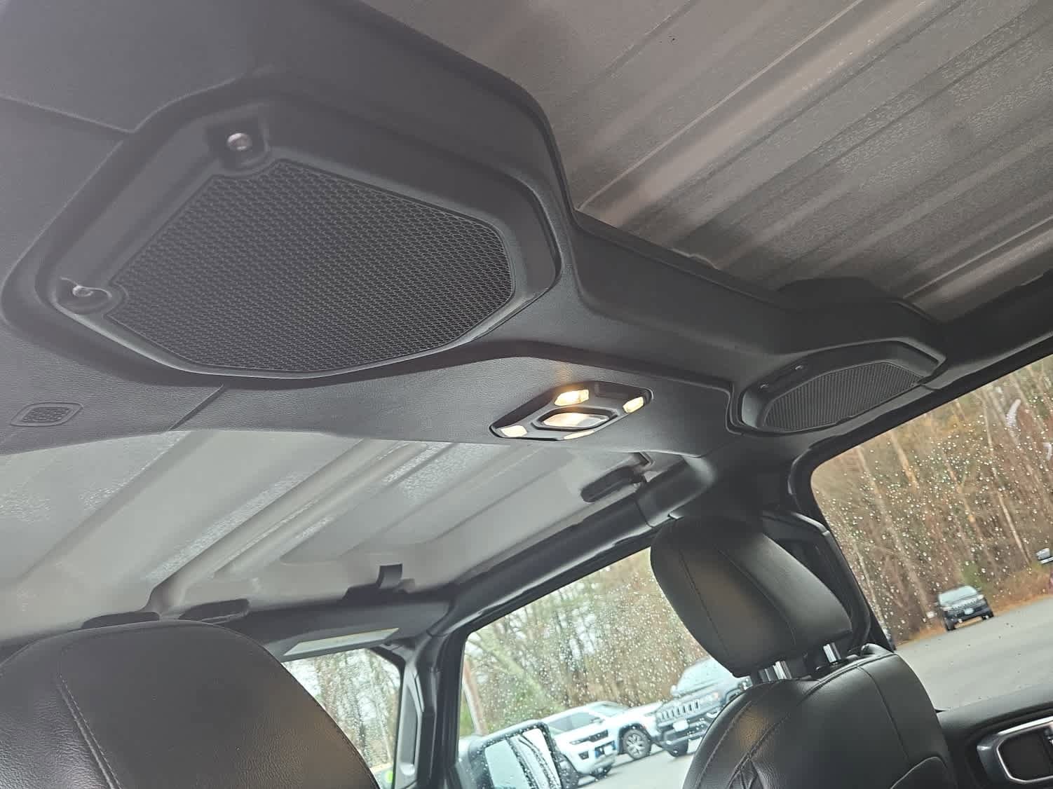 Used 2023 Jeep Wrangler Unlimited Sahara w/ Cold Weather Group AWD/4WD image 34