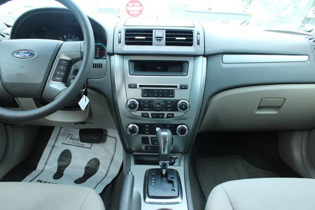 Used 2010 Ford Fusion SE FWD image 17