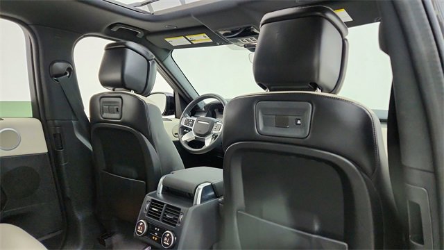 Used 2024 Land Rover Discovery Dynamic SE image 25