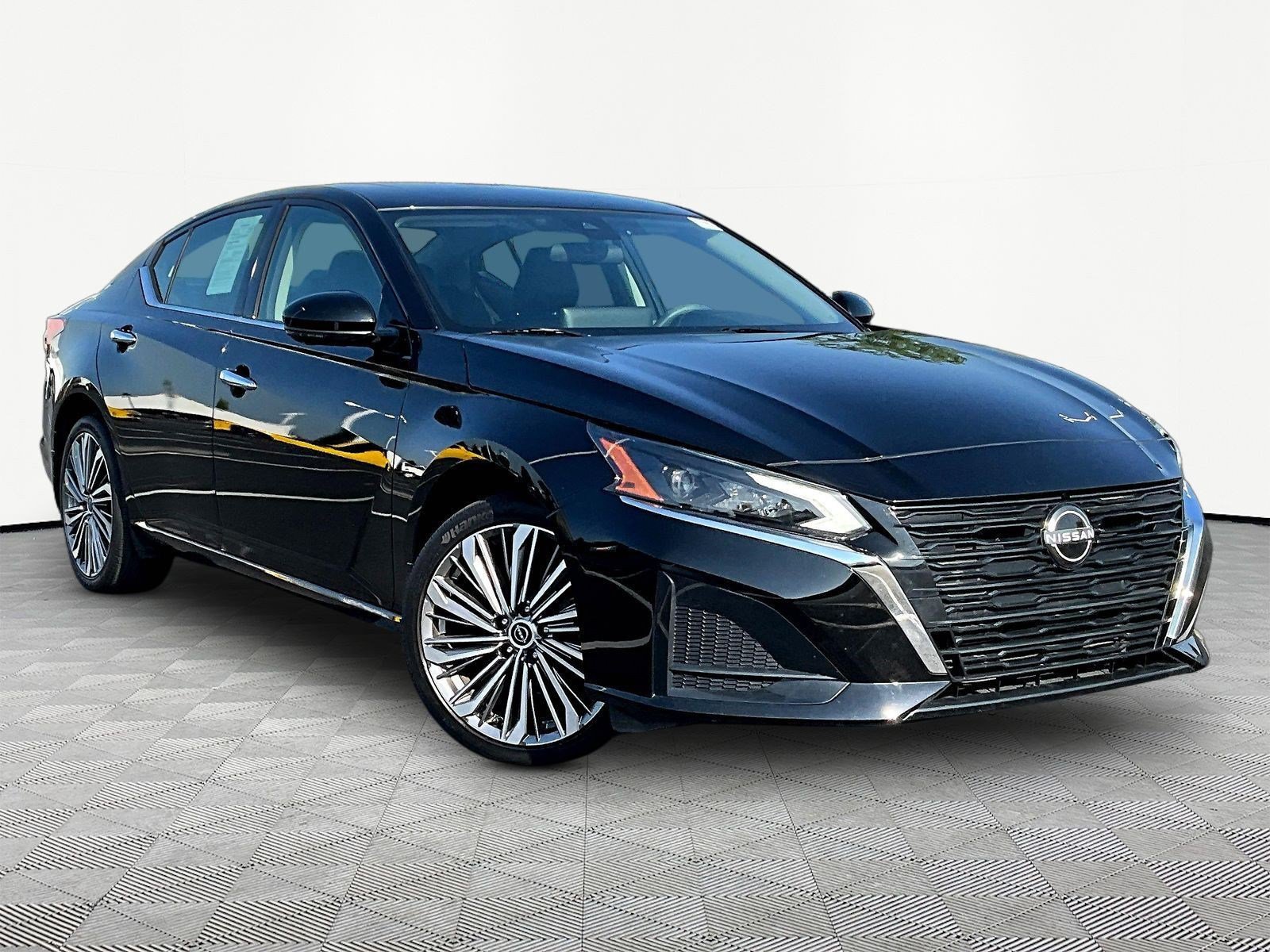 Used 2023 Nissan Altima 2.5 SL AWD/4WD image 3