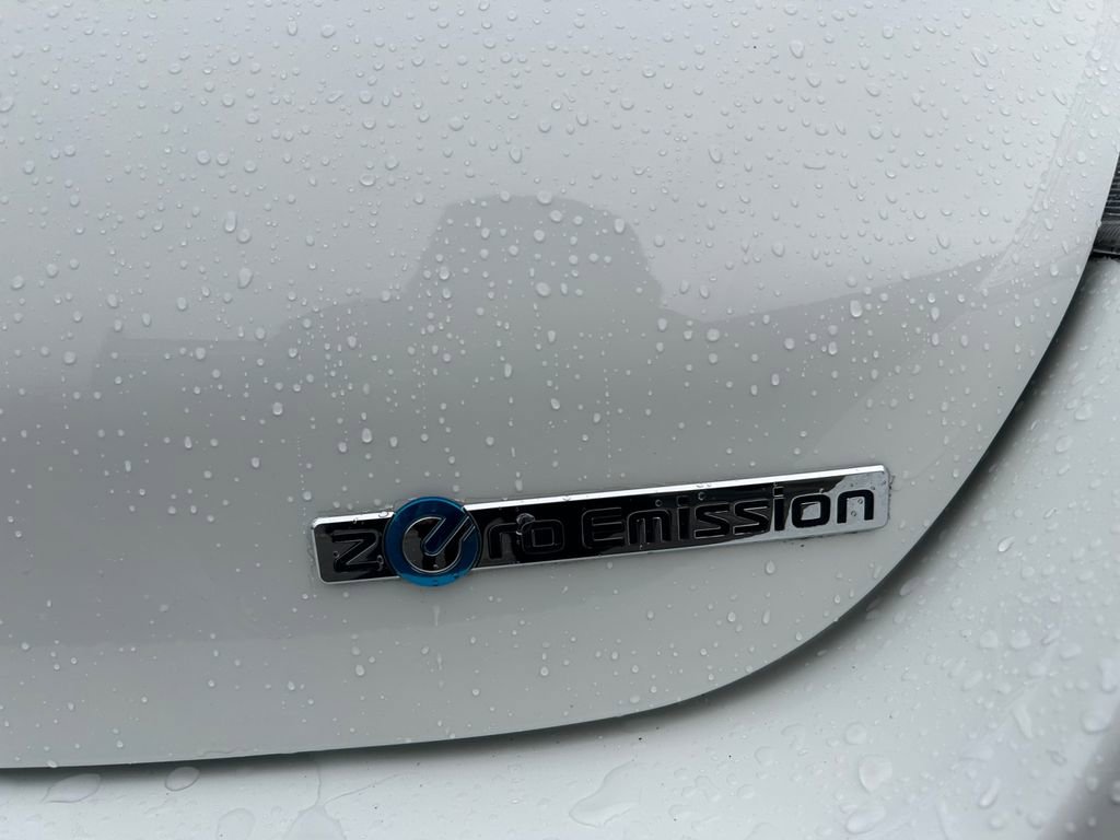 Used 2017 Nissan Leaf S image 32