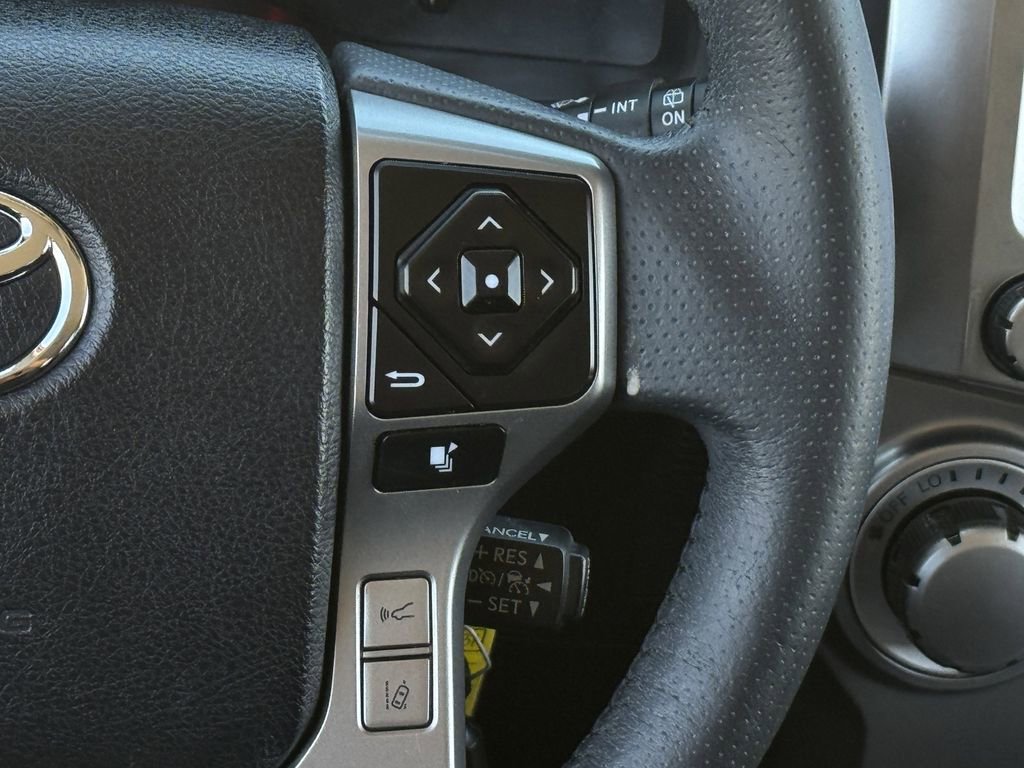 Used 2020 Toyota 4Runner SR5 AWD/4WD image 15