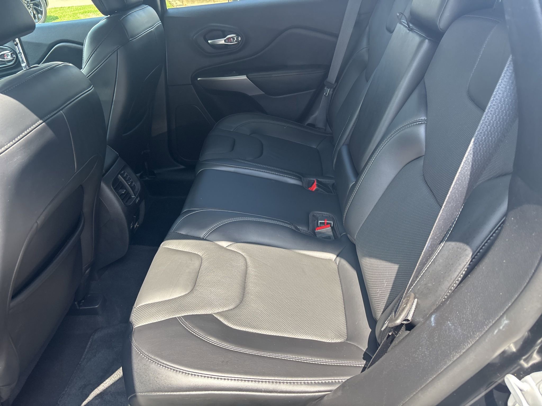 Used 2021 Jeep Cherokee Latitude Lux w/ Comfort/Convenience Group image 22