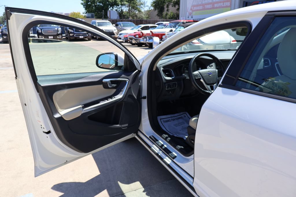 Used 2017 Volvo S60 T5 Dynamic FWD image 20