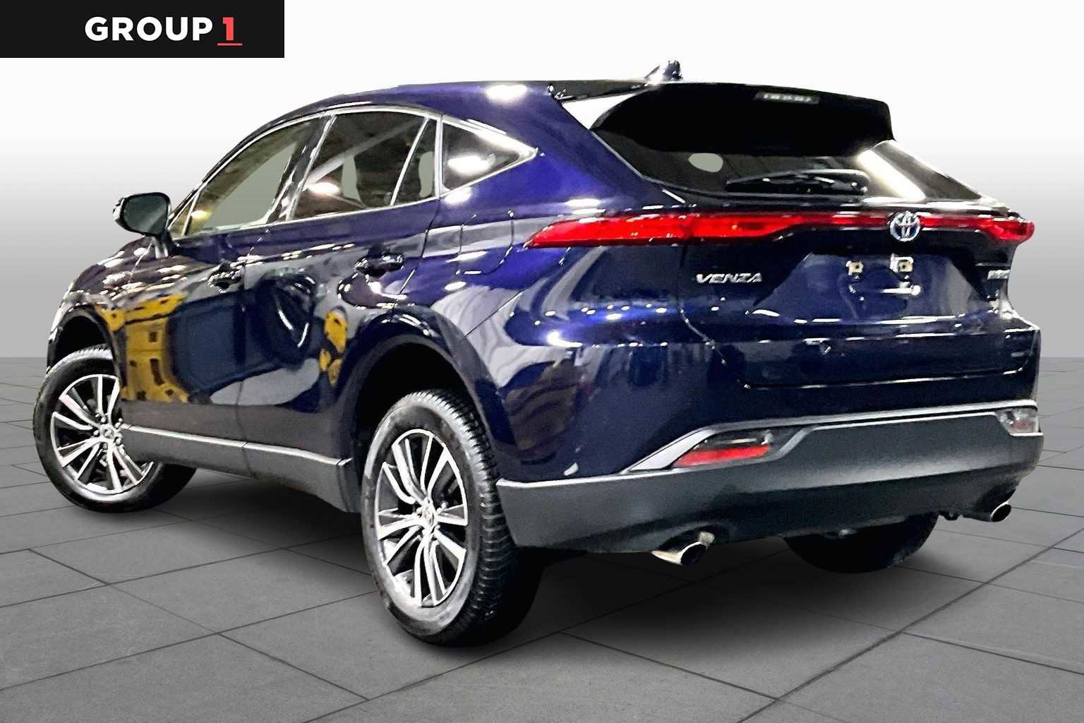 Certified 2021 Toyota Venza LE image 11