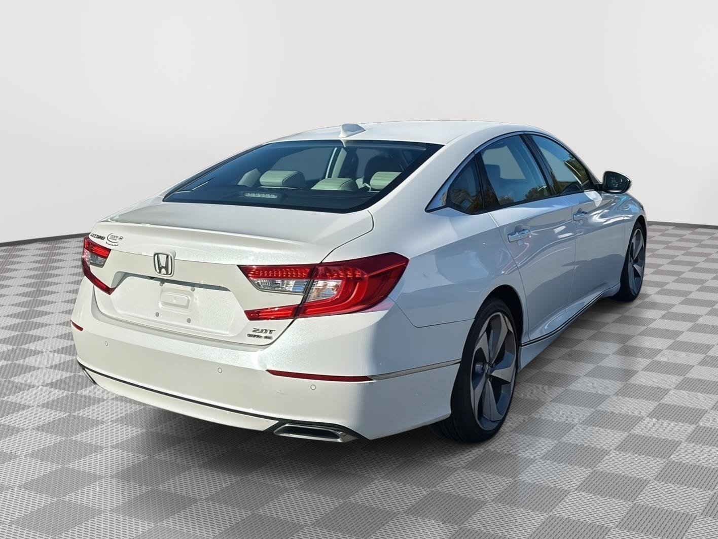 Used 2020 Honda Accord Touring image 5