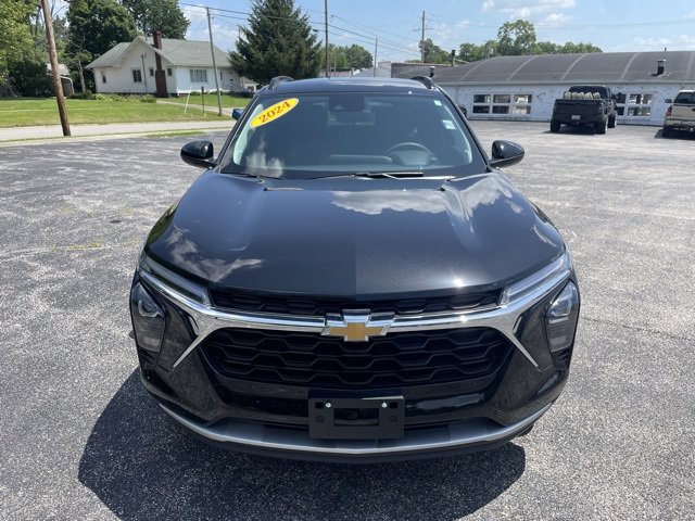 Used 2024 Chevrolet Trax LT image 2