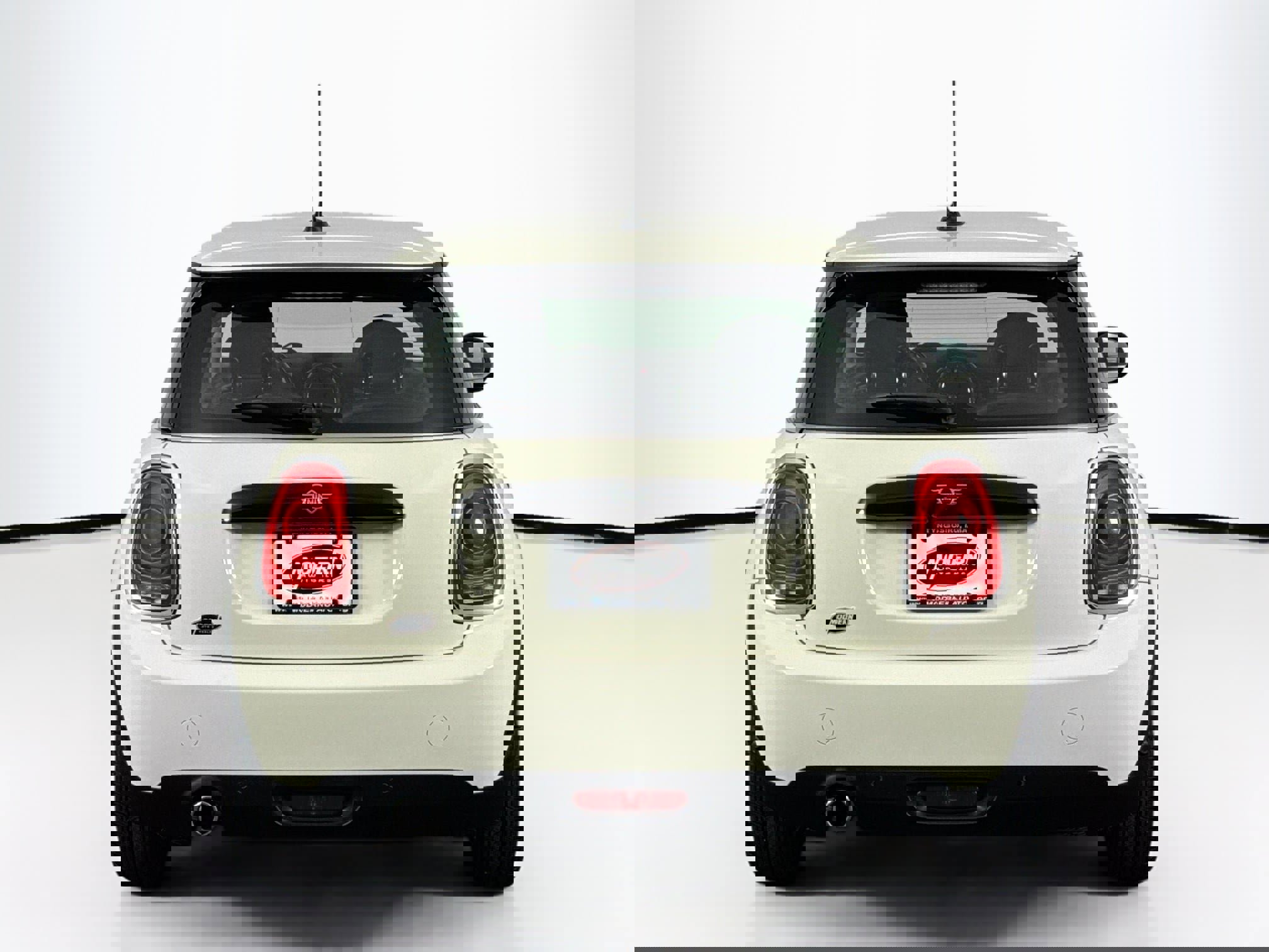 Used 2019 MINI Cooper 2-Door Hardtop image 10