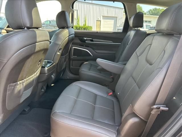 Used 2021 Kia Telluride SX w/ Towing Package FWD image 19