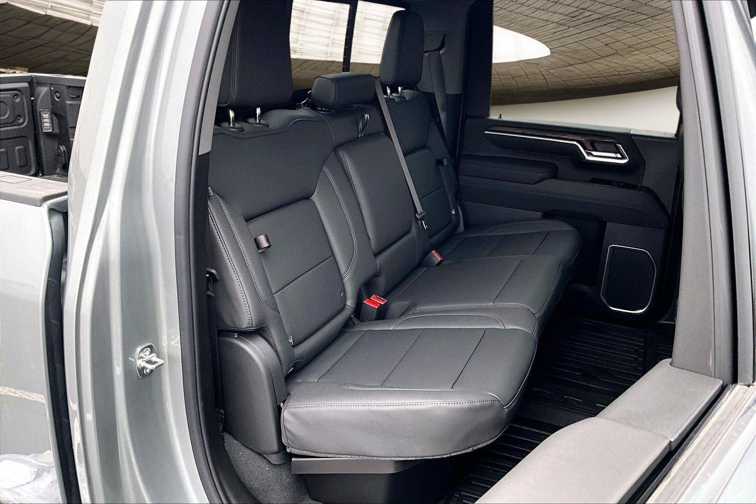 New 2026 GMC Sierra 2500 SLT w/ SLT Premium Package AWD/4WD image 11