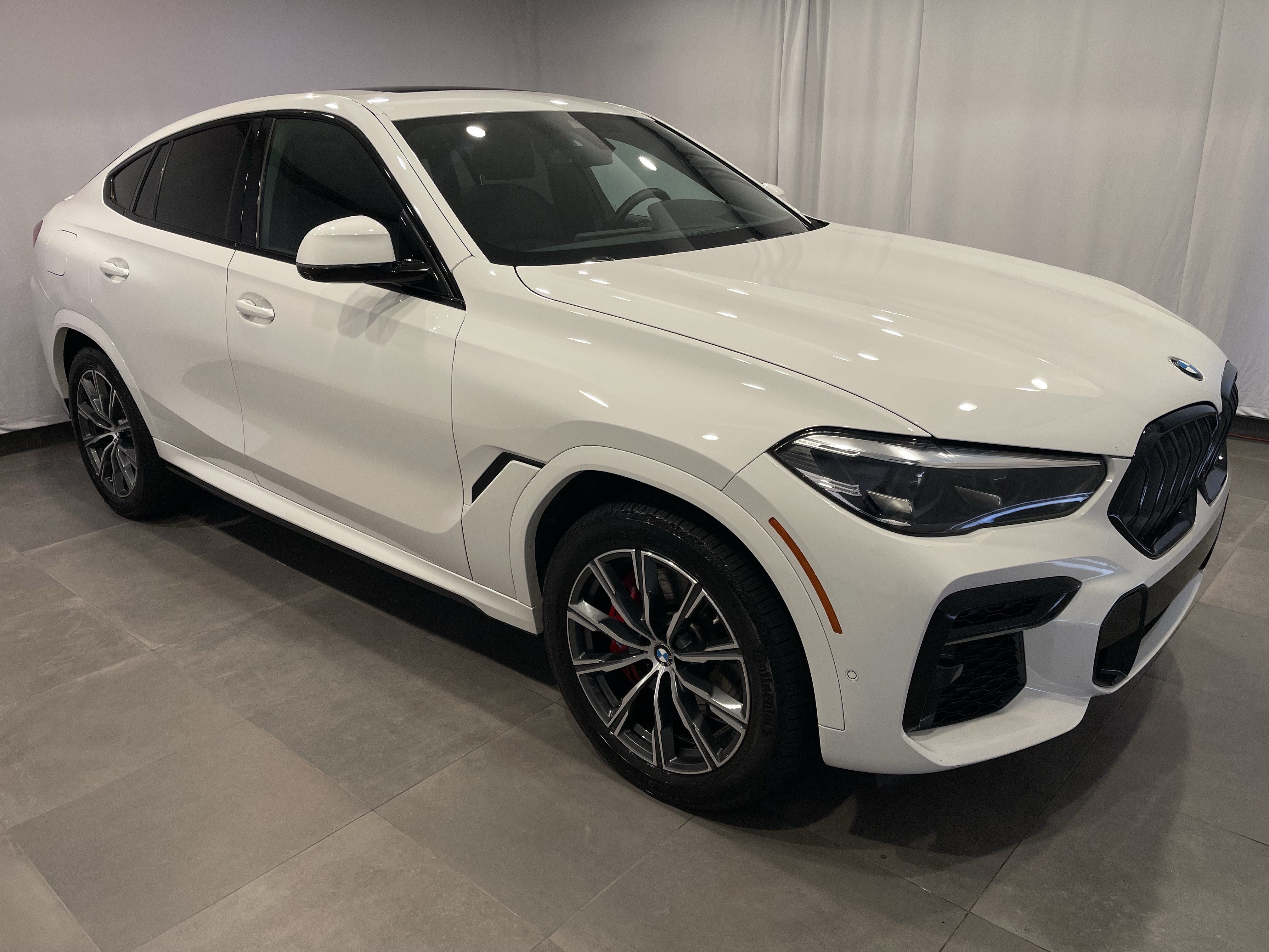 Used 2023 BMW X6 xDrive40i w/ M Sport Package AWD/4WD image 3