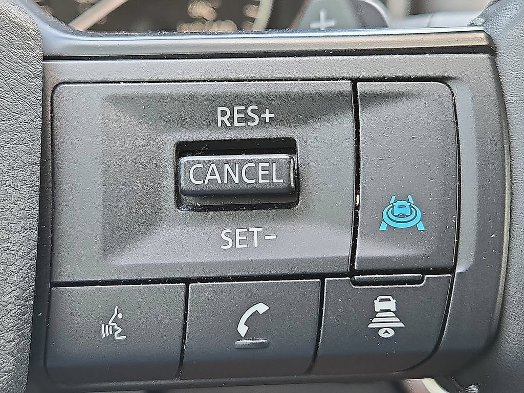 Used 2025 Nissan Rogue SV FWD image 17