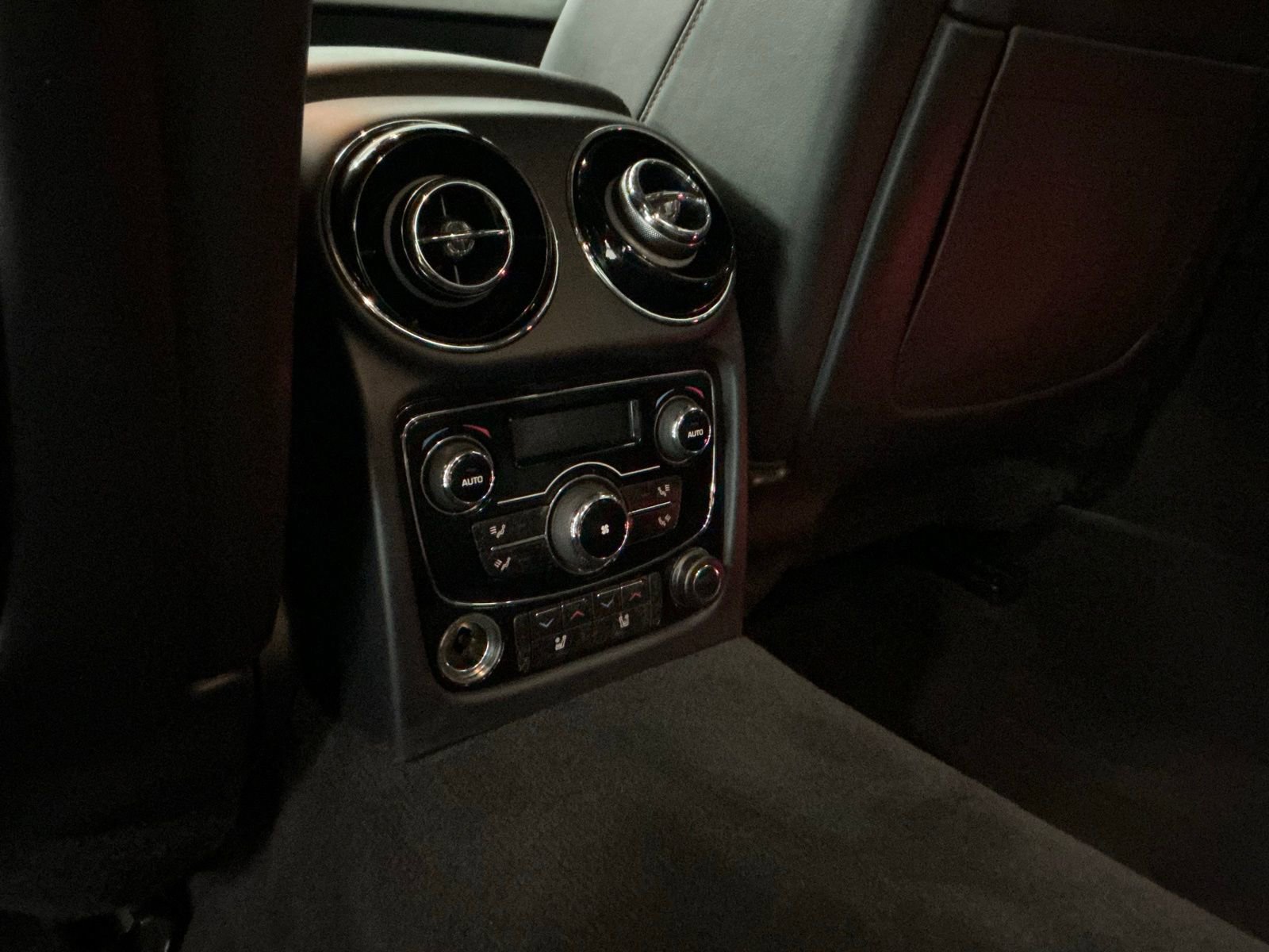 Used 2015 Jaguar XJ R LWB image 19